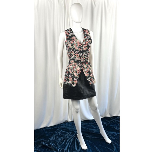 Vintage 1980’s 1990’s ‘Aziz Collection’ Pink + Black Floral Rose Print Vest • S - Picture 7 of 9